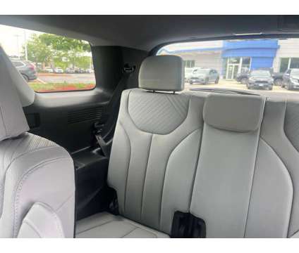 2023 Hyundai Palisade SEL is a Silver 2023 SUV in Milwaukee WI