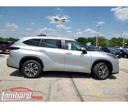 2024 Toyota Highlander XLE is a Silver 2024 Toyota Highlander XLE Car for Sale in Lombard IL