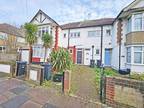 2 bed flat for sale in Veronique Gardens, IG6, Ilford