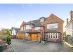 6 bedroom detached house for sale in Broad Walk, Winchmore Hill, London, N21
