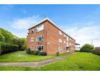 2 bed flat for sale in St Andrews Court, SM1, Sutton
