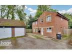 5 bedroom detached house for sale in Ixworth Close, Northampton, NN3