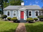 Fully restored antique cape within walking distance to Commuter Rail station and
