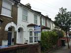 2 bed flat to rent in Fairfield Road, N18, London
