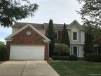 Colonial - Novi, MI 45169 Roundview Dr