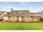 3 bedroom detached bungalow for sale in Chestnut Grove, South Croydon, CR2