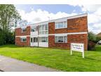 2 bedroom flat for sale in Willows road, SL8