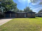 Home For Sale In Lake Worth, Texas