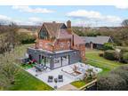 Brookend Road South, Chelmsford CM2 5 bed detached house - £