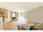 2 bedroom flat for sale in Elm Park Road, Pinner, HA5