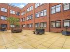 2 bed flat for sale in Flowers Way, LU1, Luton