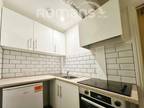 2 bed flat to rent in Broadway, SL6, Maidenhead