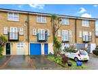 4 bedroom terraced house for sale in Hampton Close, Friern Barnet, N11