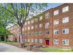 2 bed flat to rent in Burnham Court, NW4, London