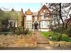 2 bed flat to rent in Gordon Road, W5, London