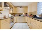 2 bed flat for sale in Compton Court, N12, London