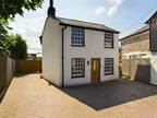 3 bedroom detached house for sale in Wycombe Road, Princes Risborough, HP27