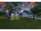 7516 Oak Ridge Dr, North Richland Hills, TX 76182