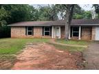 Spacious 3 bed 2 bath. Large living room. Large wi 10656 County Road 214