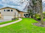 1253 Oxford Road, Deerfield, IL 60015