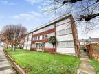 2 bed flat to rent in Staines Road, IG1, Ilford