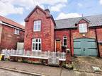 2 bed house for sale in Crown Street, NR16, Norwich