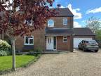 4 bedroom detached house for sale in Jubilee Close, Sutton St.