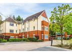 2 bedroom flat for sale in Hill View, Dorking, Surrey, RH4