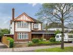 4 bed house for sale in Main Road, RM2, Romford