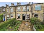 Red Lane, Farsley, West Yorkshire, LS28 3 bed terraced house for sale -
