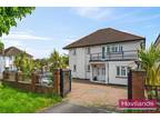 4 bed house for sale in Chase Road, N14, London