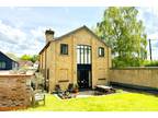 3 bedroom barn conversion for sale in Threshers Bush, Esinteraction, High Laver