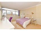 2 bed flat for sale in The Bowls, IG7, Chigwell