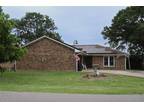 239 Lakewood Dr, Clute, TX 77531