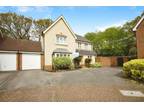 4 bedroom detached house for sale in Critcher Close, Bracknell, RG12