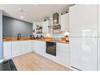 2 bed flat for sale in Cowley Road, SW9, London