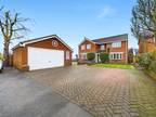 5 bedroom detached house for sale in Hall Croft, Normanton, WF6