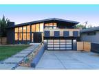 Single Family Residence, Modern - Toluca Lake, CA 10418 Woodbridge St