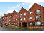 3 bedroom flat for sale in Vicarage Hill, Alton, Hampshire, GU34