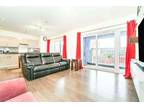 3 bed flat to rent in Salisbury Road, UB2, Southall