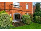 2 bedroom flat for sale in Queens Reach, East Molesey, KT8