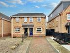 2 bedroom semi-detached house for sale in Waverley Road, Steeple View, SS15