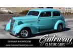 1937 Chevrolet Sedan Tahitian Turquoise 1937 Chevrolet Sedan 350 V8 700R4