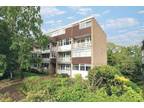 2 bed flat to rent in Hill View Court, GU22, Woking