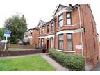 2 bed flat to rent in Priory Avenue, HP13, High Wycombe