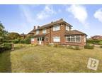 Rochester Road, Gravesend, Kent, DA12 5 bed detached house for sale -