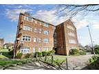 3 bed flat for sale in Broomhill Court, IG8, Woodford Green