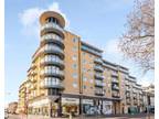 2 bed flat to rent in High Street, TW13, Feltham