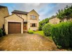 Victoria Chase, Brighouse HD6 4 bed detached house for sale -