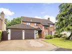 4 bedroom property for sale in Woodland Way, New Milton, Hampshire